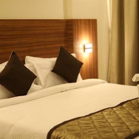 Kyriad Hotel Solapur By Othpl Екстериор снимка