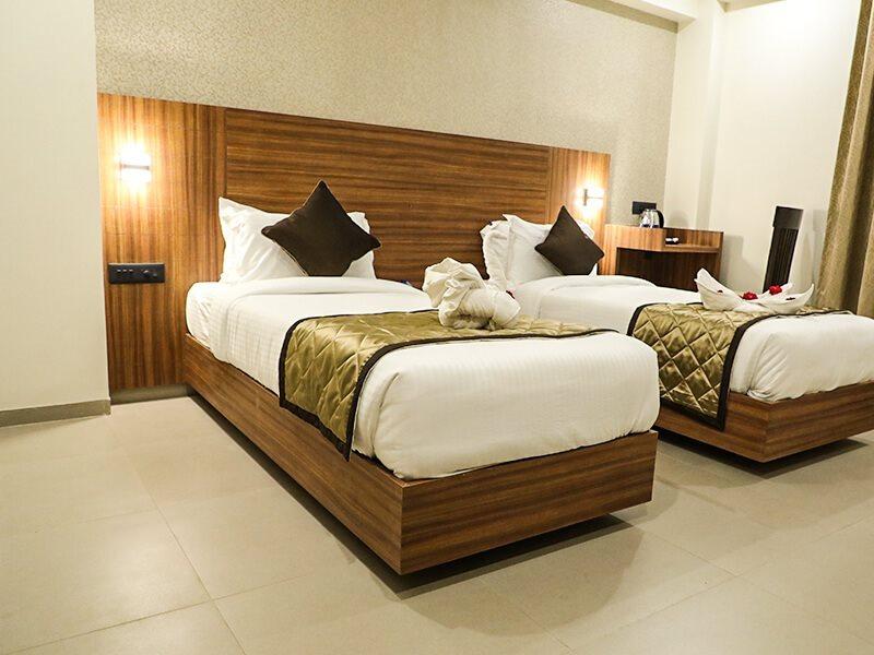 Kyriad Hotel Solapur By Othpl Екстериор снимка