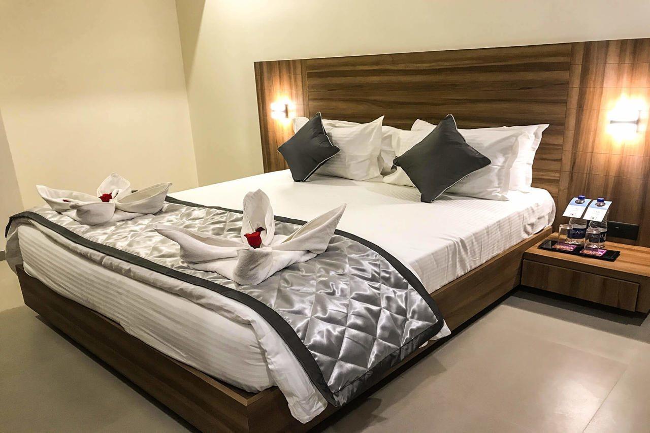 Kyriad Hotel Solapur By Othpl Екстериор снимка