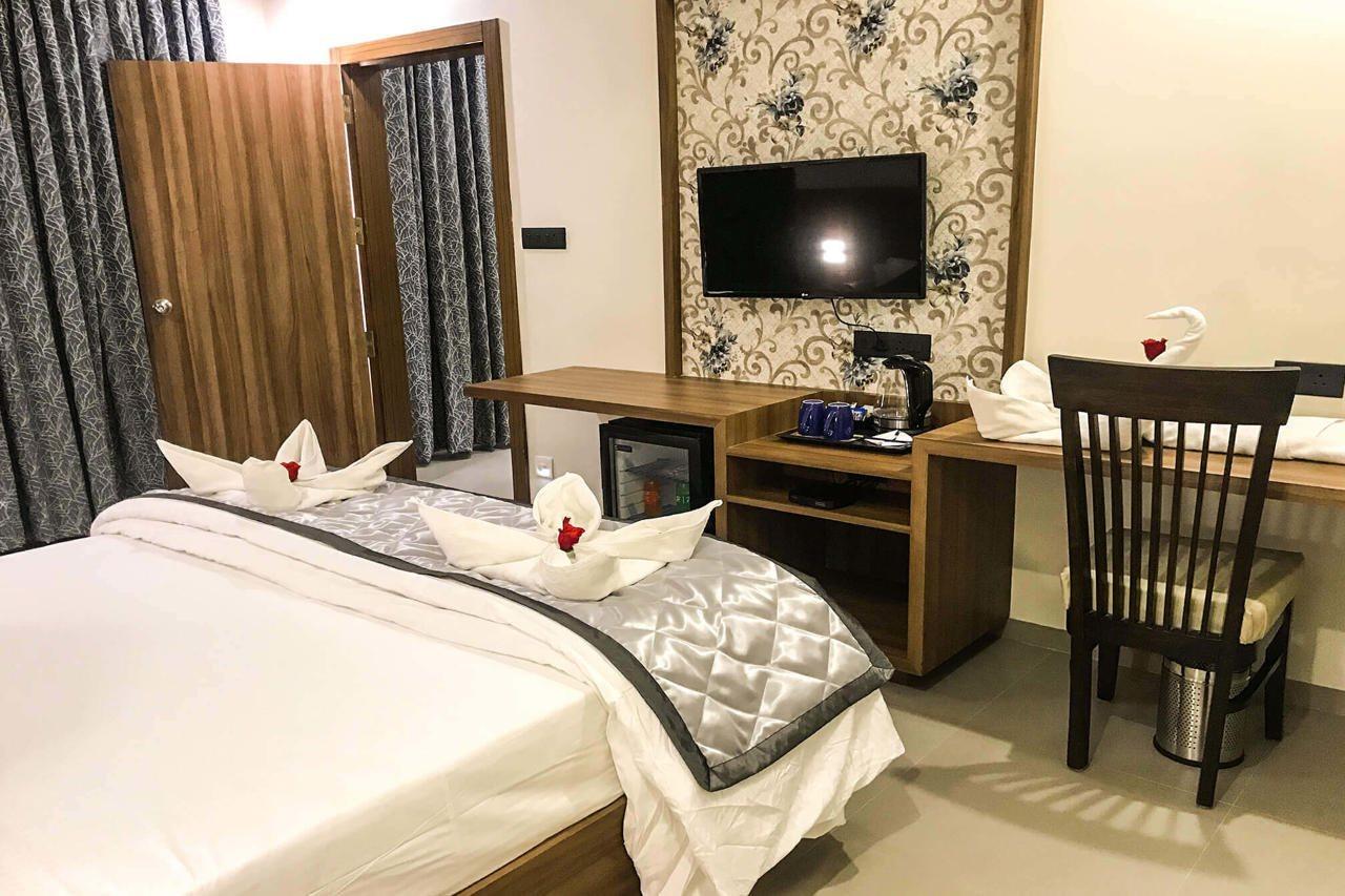 Kyriad Hotel Solapur By Othpl Екстериор снимка