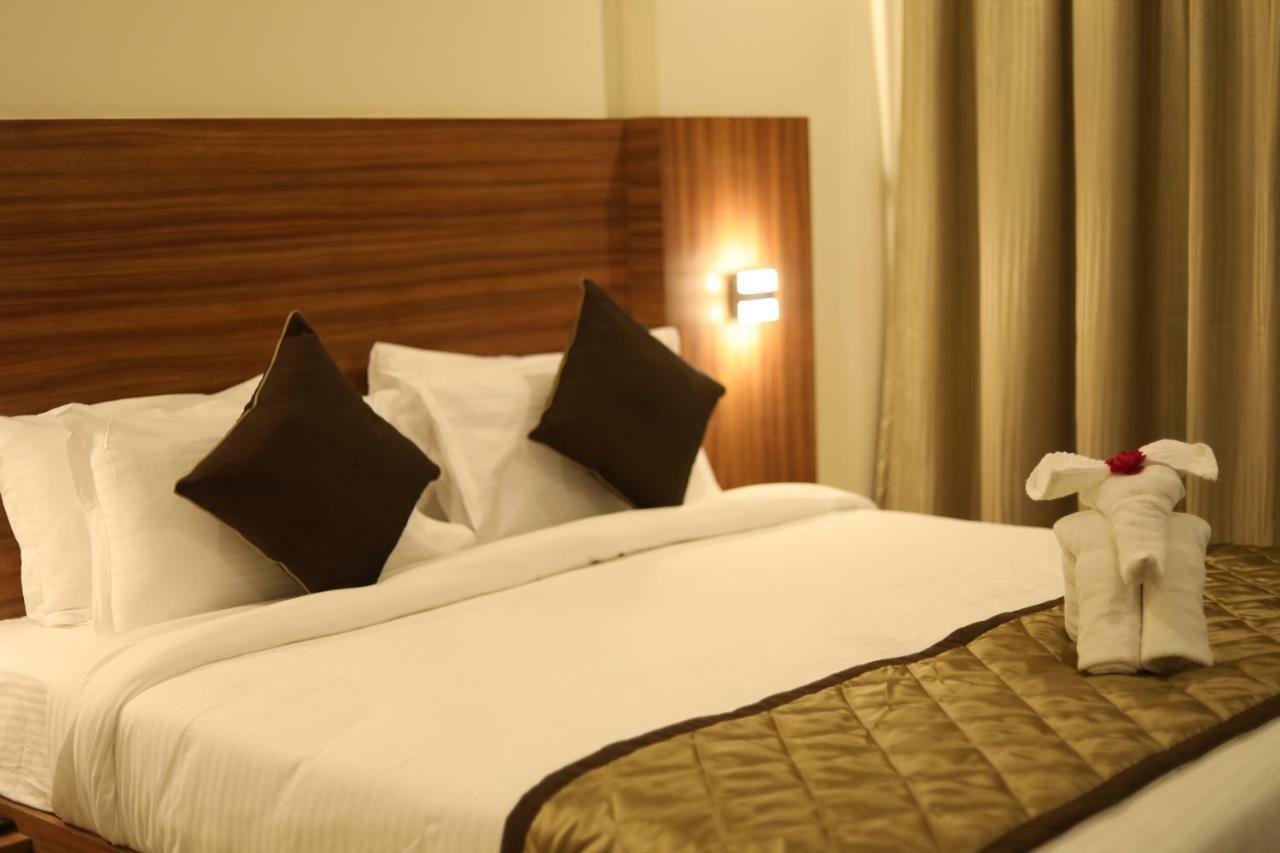 Kyriad Hotel Solapur By Othpl Екстериор снимка