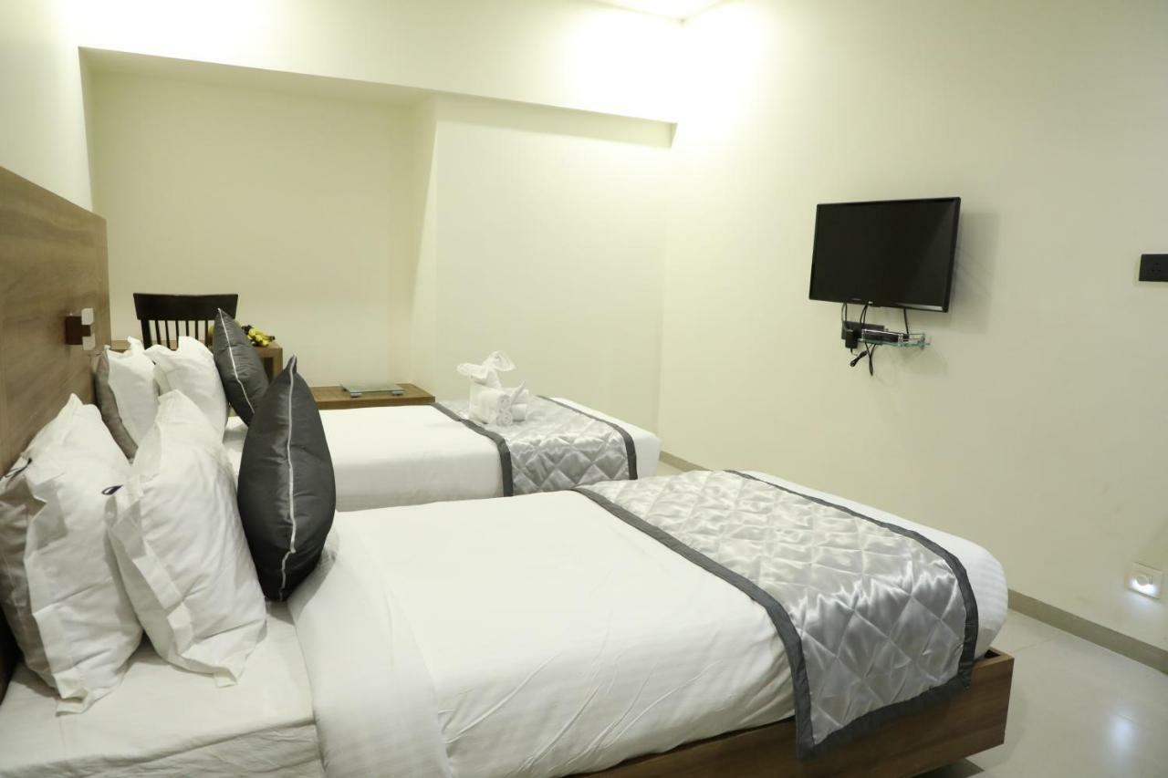 Kyriad Hotel Solapur By Othpl Екстериор снимка