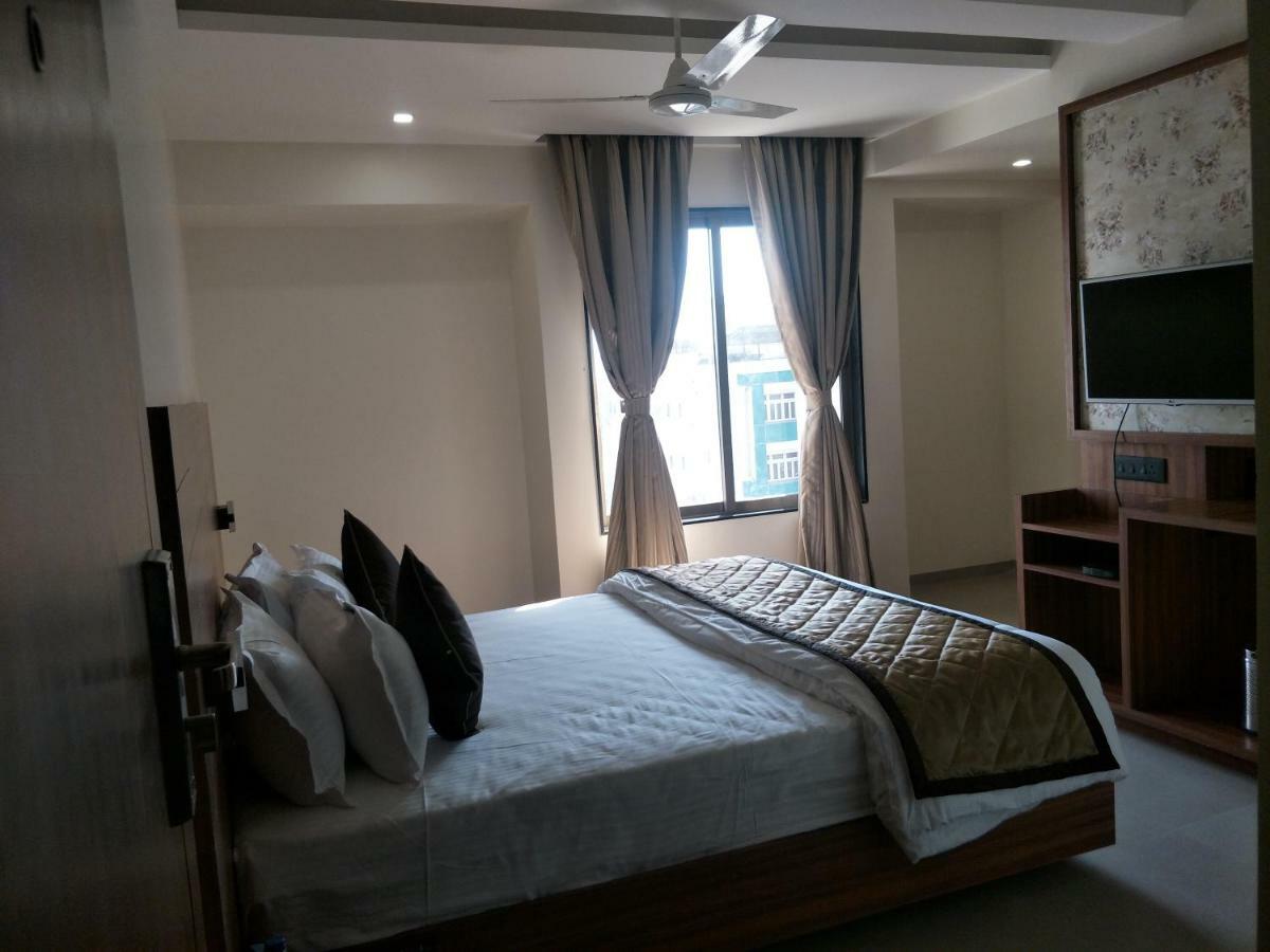 Kyriad Hotel Solapur By Othpl Екстериор снимка