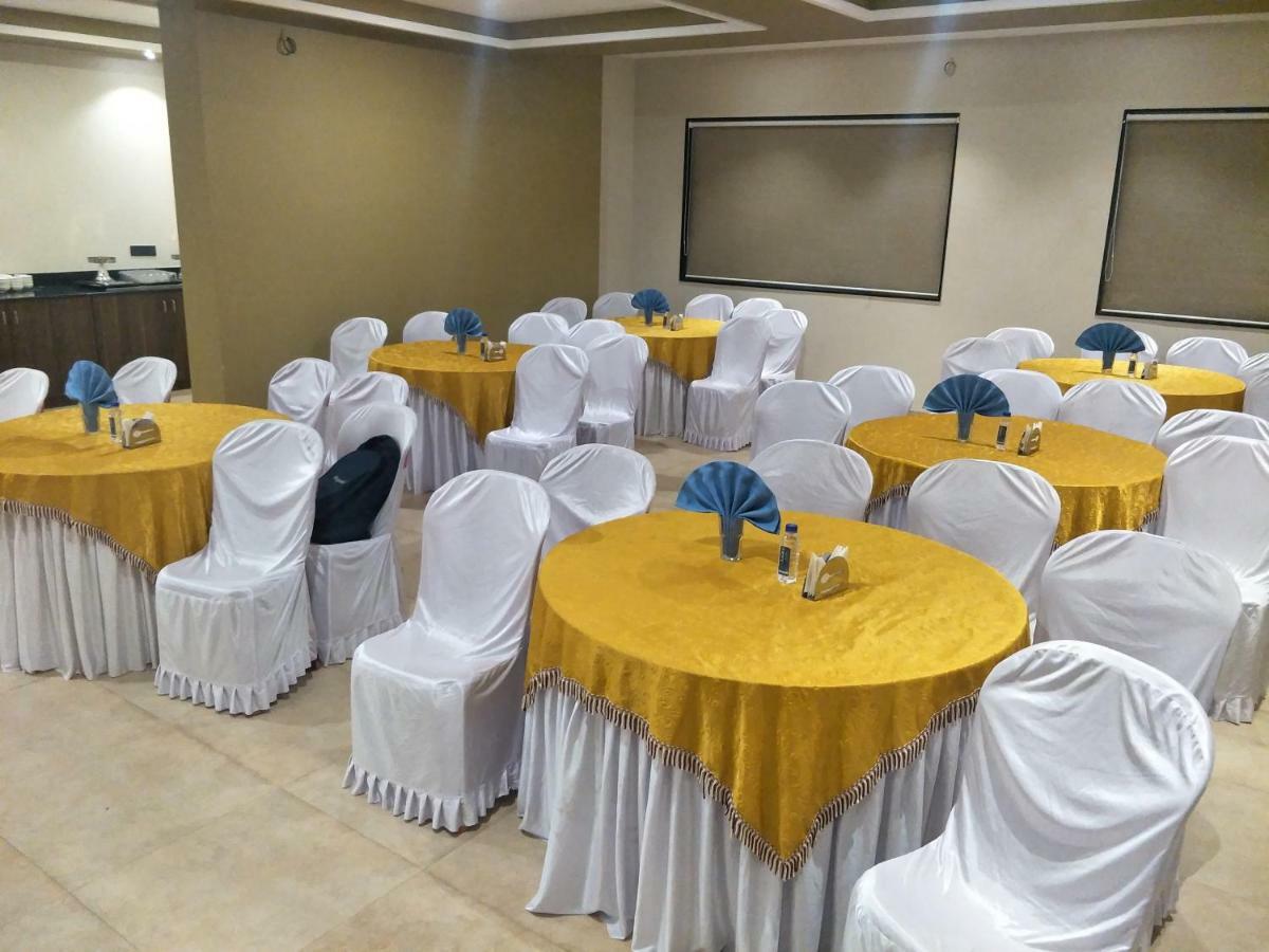 Kyriad Hotel Solapur By Othpl Екстериор снимка