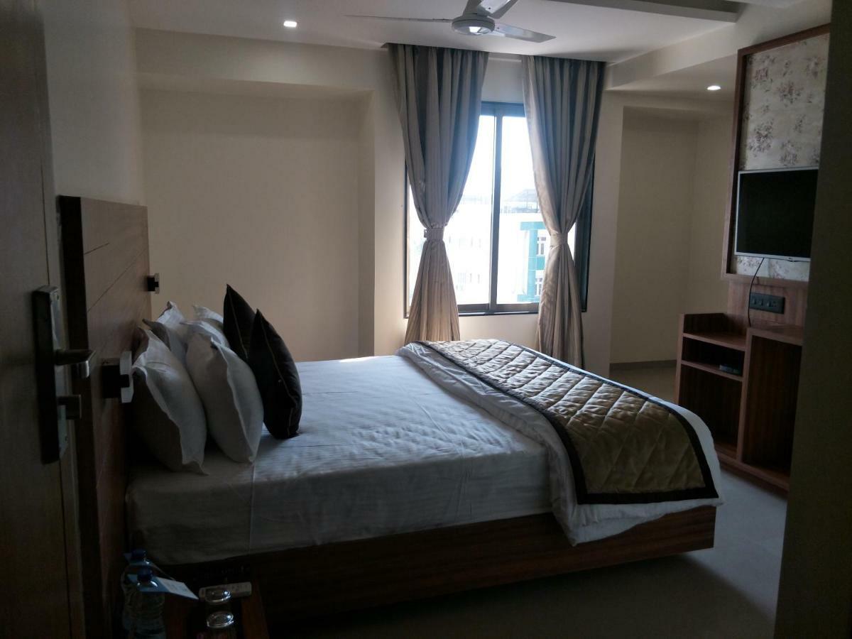 Kyriad Hotel Solapur By Othpl Екстериор снимка