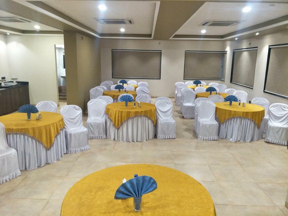 Kyriad Hotel Solapur By Othpl Екстериор снимка
