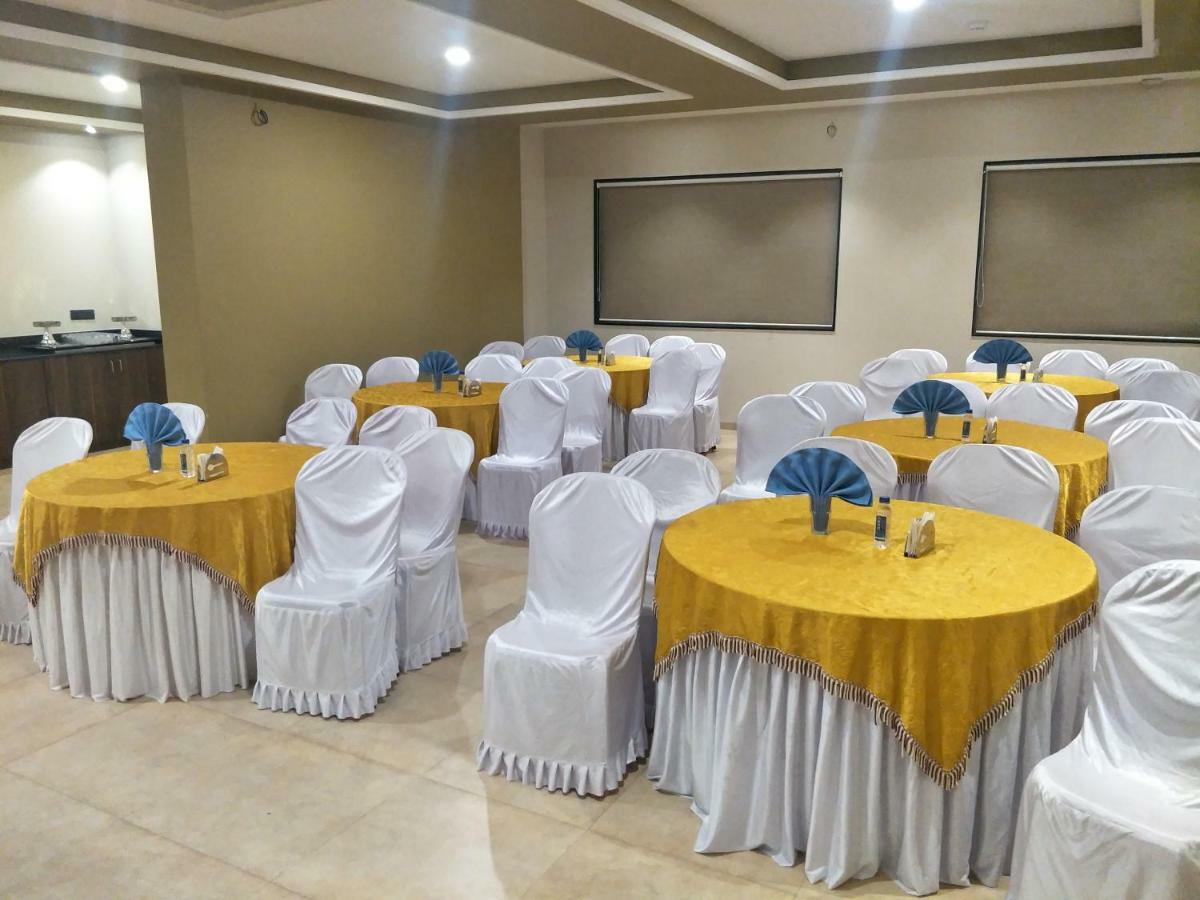Kyriad Hotel Solapur By Othpl Екстериор снимка