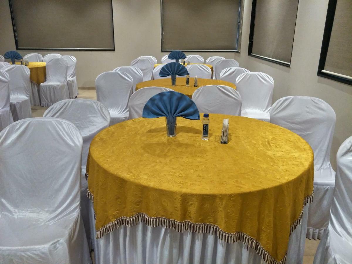 Kyriad Hotel Solapur By Othpl Екстериор снимка
