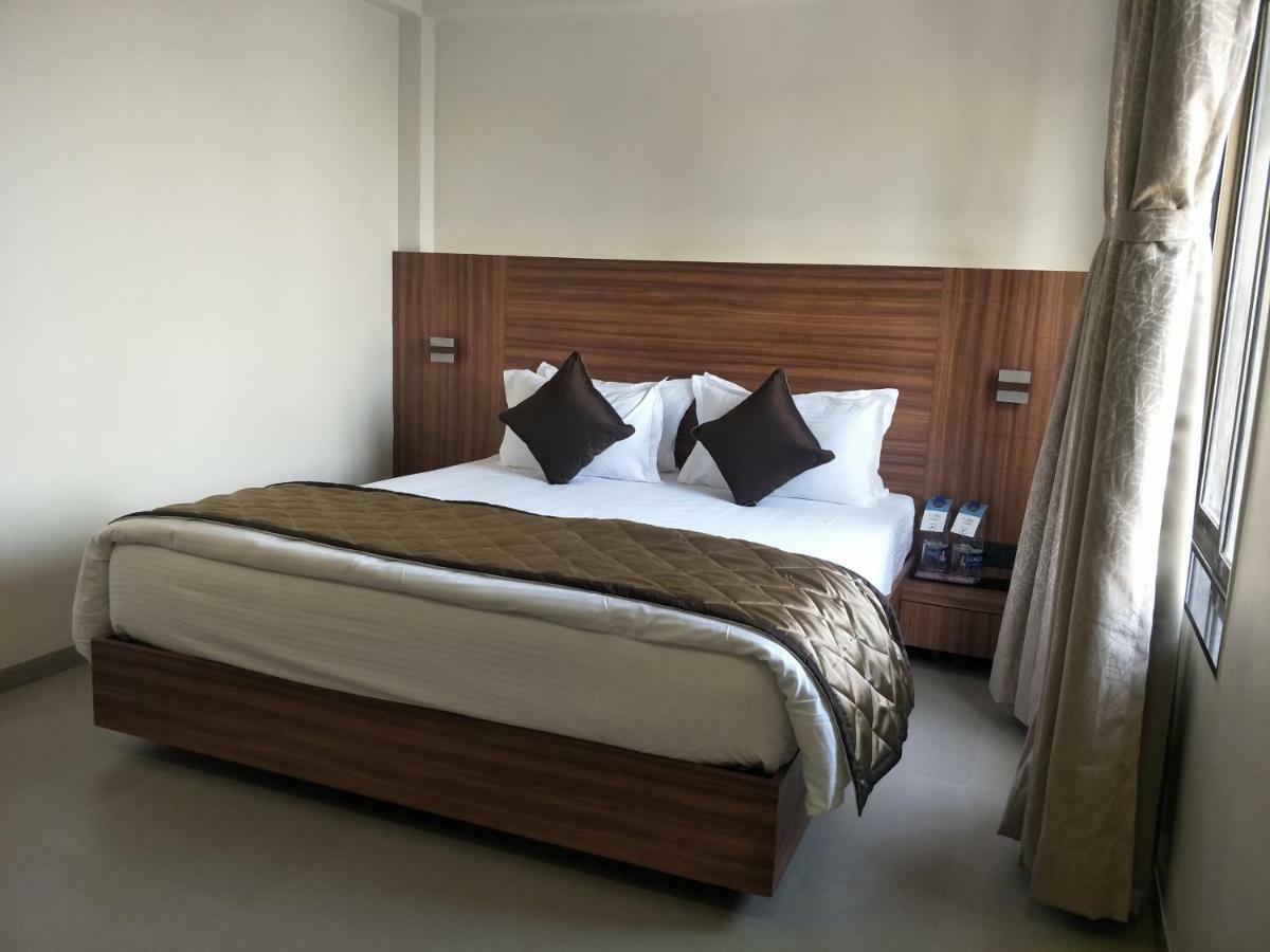Kyriad Hotel Solapur By Othpl Екстериор снимка