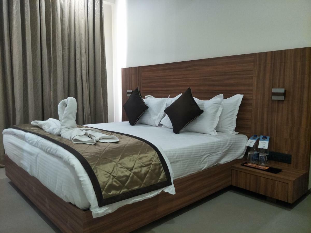Kyriad Hotel Solapur By Othpl Екстериор снимка