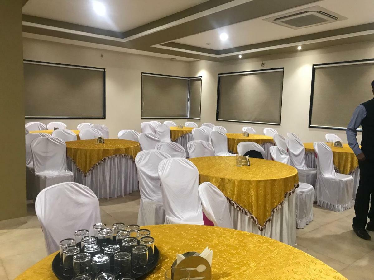 Kyriad Hotel Solapur By Othpl Екстериор снимка