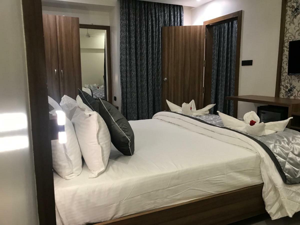 Kyriad Hotel Solapur By Othpl Екстериор снимка