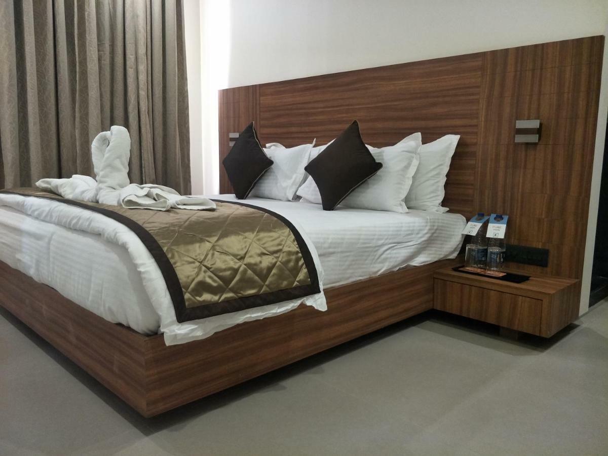 Kyriad Hotel Solapur By Othpl Екстериор снимка