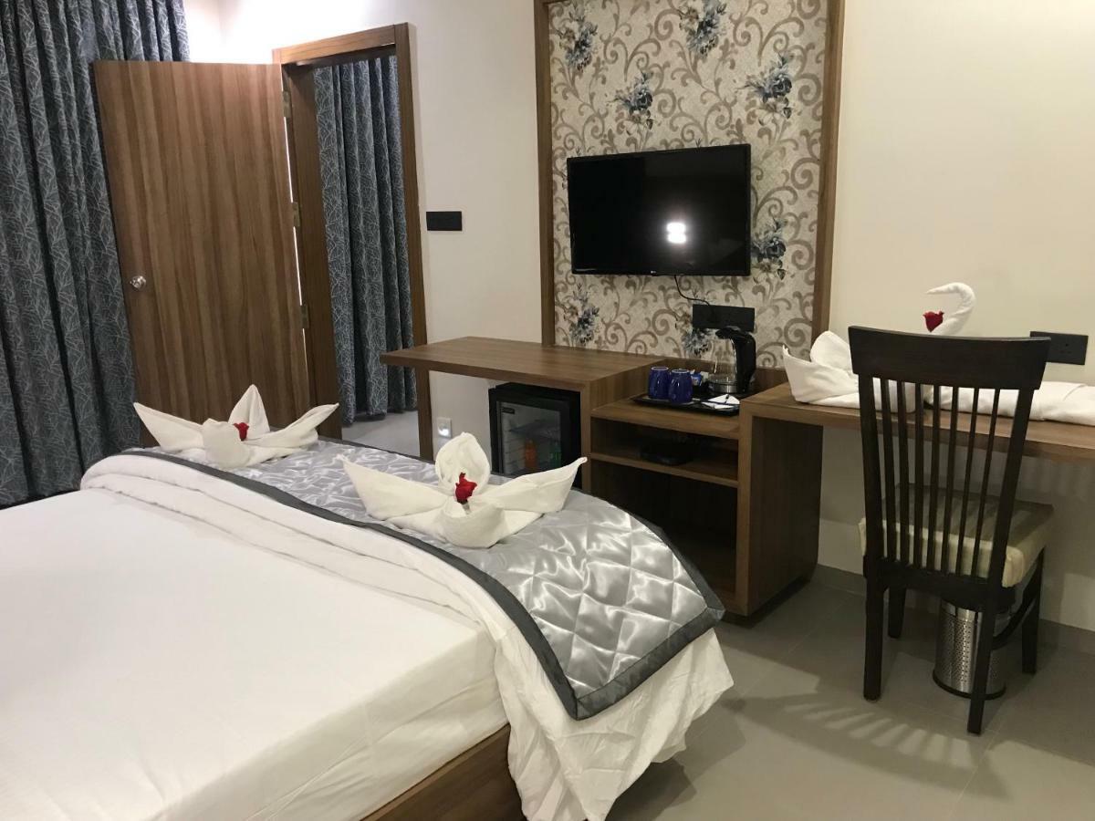 Kyriad Hotel Solapur By Othpl Екстериор снимка