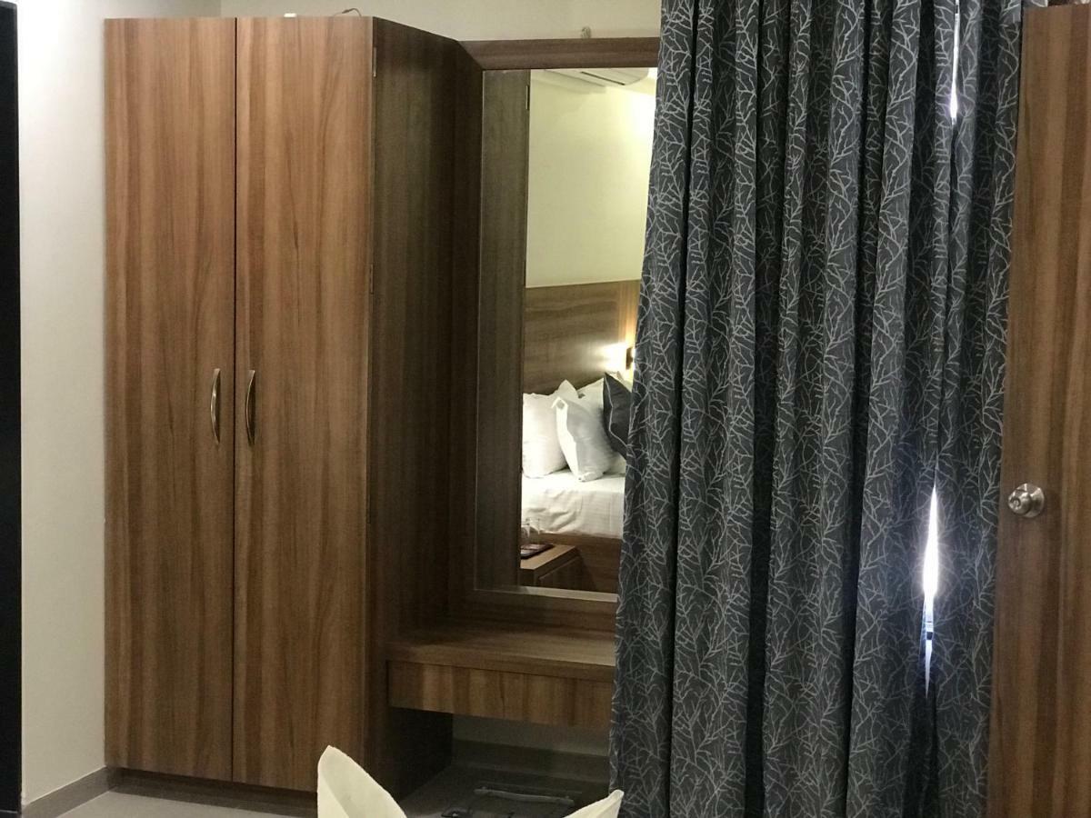 Kyriad Hotel Solapur By Othpl Екстериор снимка